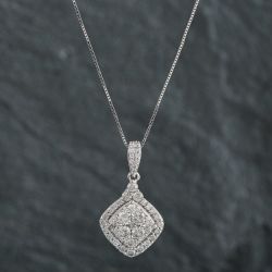 Second Hand 9ct White Gold 1.00ct Brilliant Cut Diamond Pendant & 18 Inch Box Chain 4314156