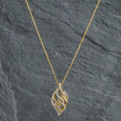 Second Hand 9ct Yellow Gold 0.20ct Diamond Pendant & 18 Inch Prince Of Wales Chain 4314163