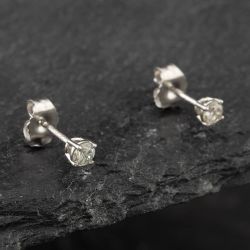 Second Hand 14ct White Gold 0.25ct Brilliant Cut Diamond Stud Earrings 43171143