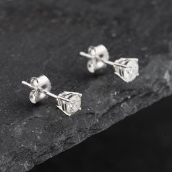 Second Hand 18ct White Gold 0.50ct Brilliant Cut Diamond Single Stone Stud Earrings 43171349