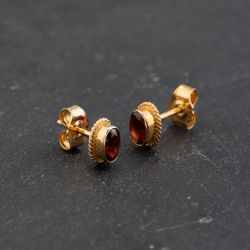 Second Hand 9ct Yellow Gold 8mm Garnet Oval Stud Earrings 43171370