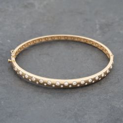 Second Hand 14ct Yellow Gold 1.04ct Brilliant Cut Diamond Frosted Graduated Medium Hinged Bangle 43211014