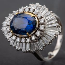 Second Hand 14ct White Gold Oval 6.08ct Sapphire & Diamond Cluster Ring 4328168