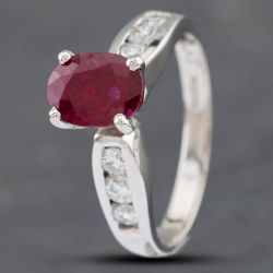 Second Hand 14ct White Gold Oval Cut Ruby & Brilliant Cut Diamond Set Shoulders Dress Ring 43351029