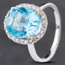 Second Hand 14ct White Gold 0.77ct Blue Topaz & 0.37ct Brilliant Cut Diamond Oval Cluster Ring 4345015