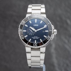 Ex-Display Oris Aquis Mens Small Second Date Watch 01 743 7733 4135-07 8 24 05PEB..
