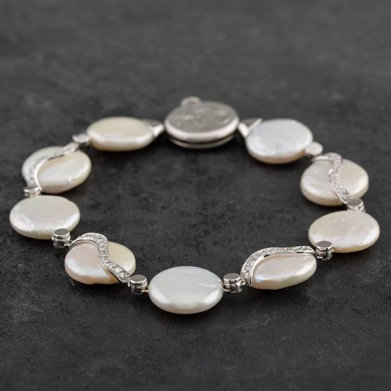 Second Hand 18ct White Gold Freshwater Pearl & Brilliant Cut Diamond Bracelet 4107228