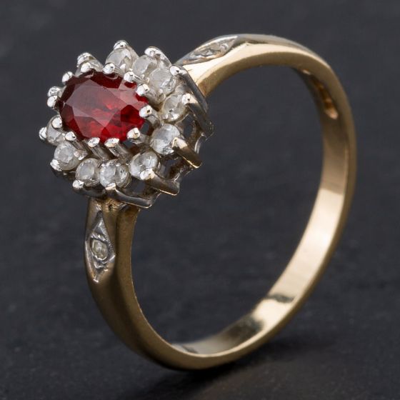 Second Hand 9ct Yellow Gold Oval Garnet Cubic Zirconia Cluster Ring 4109851