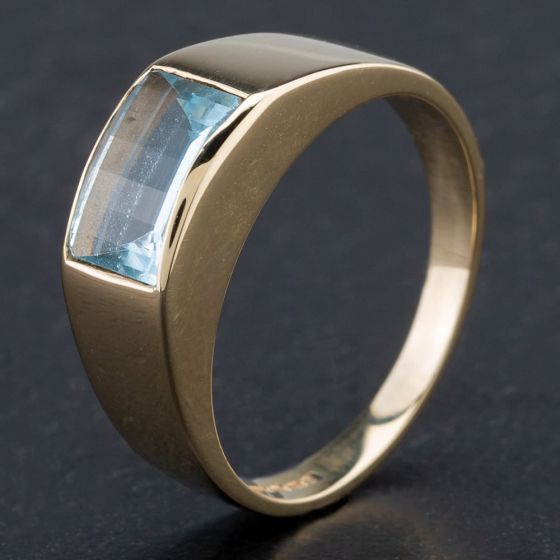 Second Hand 9ct Yellow Gold Faceted Oblong Blue Topaz Dress Ring 4110002