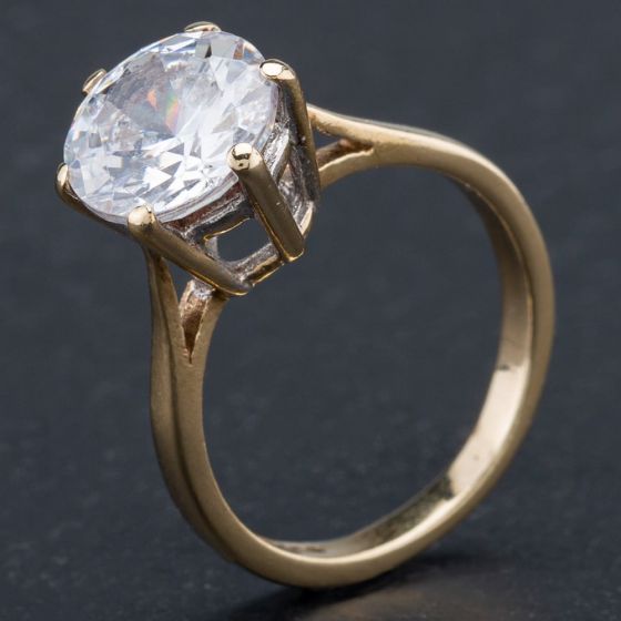 Second Hand 9ct Yellow Gold Large Cubic Zirconia Claw Set Solitaire Ring 4110031