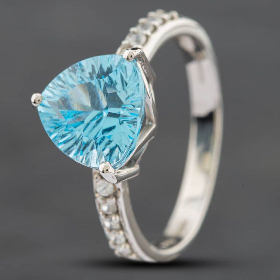 Second Hand 9ct White Gold 4.17ct Triangular Blue Topaz & Cubic Zirconia Shoulder Set Solitaire Ring 41101189