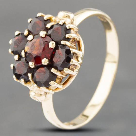Second Hand 9ct Yellow Gold Garnet Cluster Ring 41102534