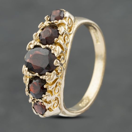 Second Hand 9ct Yellow Gold Garnet Graduated Five Stone Ring 41102805
