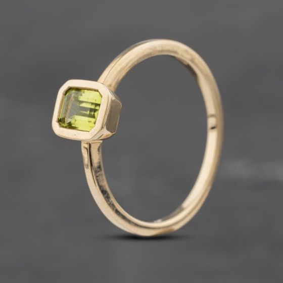 Second Hand 9ct Yellow Gold Peridot Oblong Dress Ring 41103025