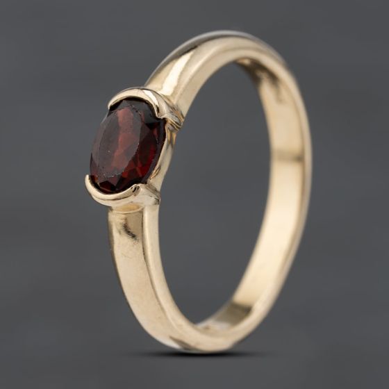 Second Hand 9ct Yellow Gold Garnet Oval Dress Ring 41103555