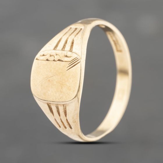 Second Hand 9ct Yellow Gold Part Engraved Signet Ring 41103669