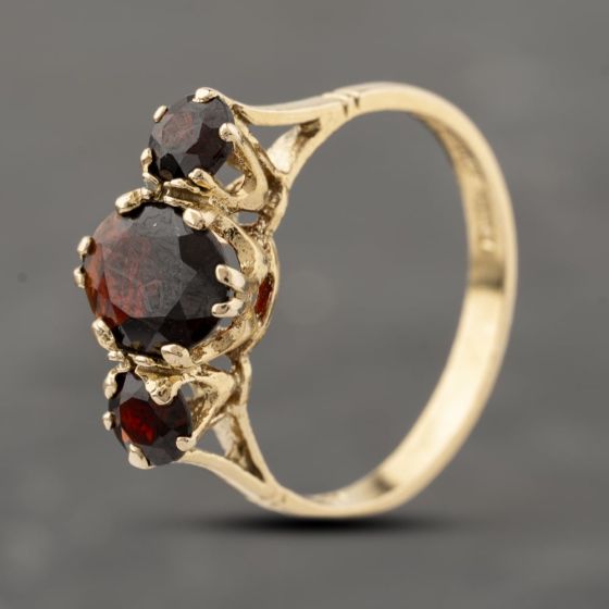 Second Hand 9ct Yellow Gold Garnet Three Stone Ring 41103911