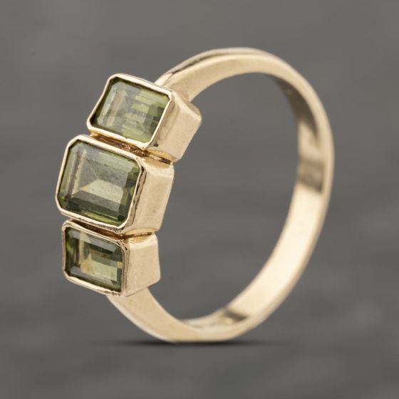Second Hand 9ct Yellow Gold Peridot Three Stone Ring 41103933