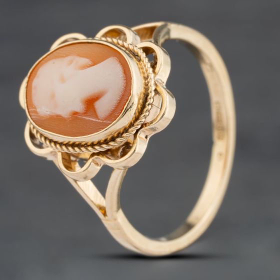 Second Hand 9ct Yellow Gold Cameo Oval Scallop Edge Dress Ring 41104032
