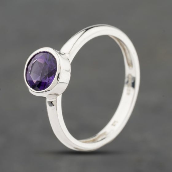 Second Hand 9ct White Gold Amethyst Rubover Set Dress Ring 41104111