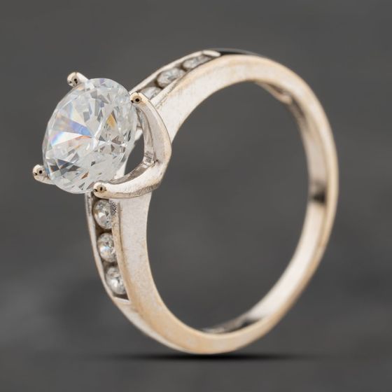 Second Hand 9ct White Gold Cubic Zirconia Shoulder Set Solitaire Ring 41104240