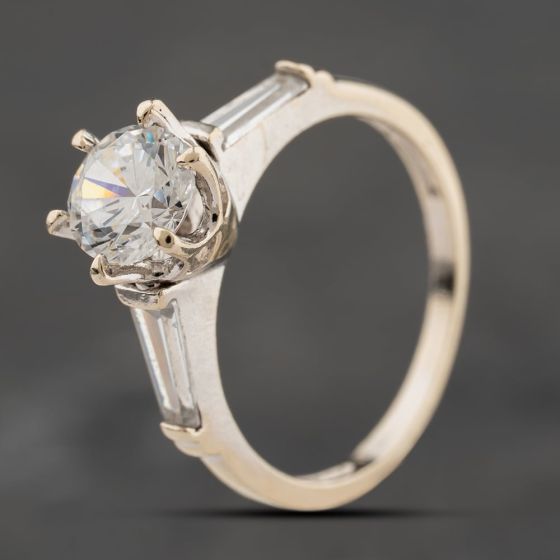 Second Hand 9ct White Gold Cubic Zirconia Shoulder Set Solitaire Ring 41104241