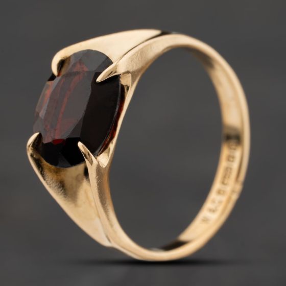 Second Hand 9ct Yellow Gold Garnet Oval Dress Ring 41104264