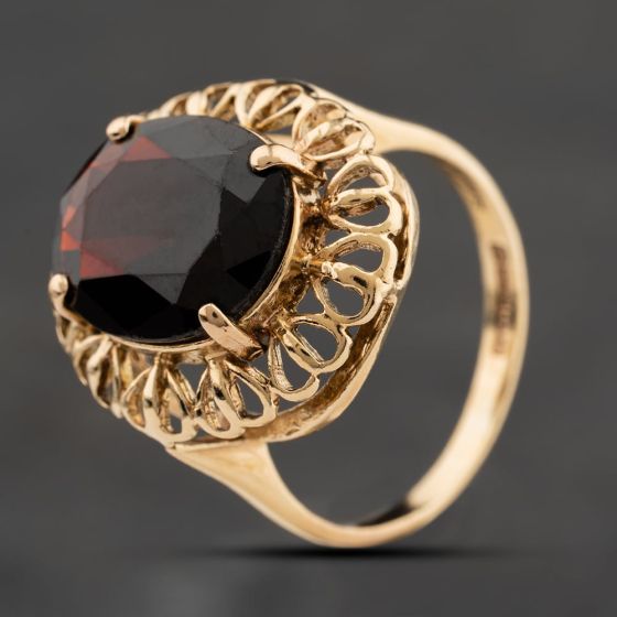 Second Hand 9ct Yellow Gold Garnet Large Oval Dress Ring 41104268