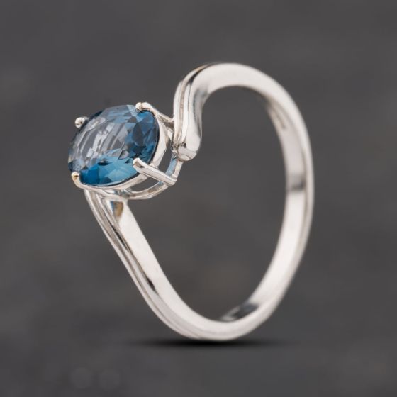 Second Hand 9ct White Gold Blue Topaz Oval Dress Ring 41104312