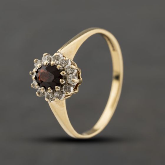 Second Hand 9ct Yellow Gold Cubic Zirconia & Garnet Oval Cluster Ring 41104485