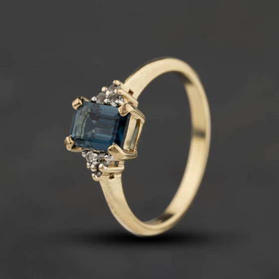 Second Hand 9ct Yellow Gold Blue Topaz & Cubic Zirconia Dress Ring 41104686