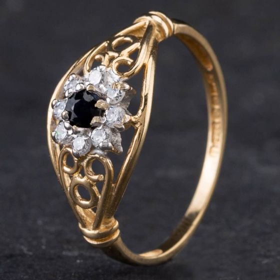 Second Hand 9ct Yellow Gold Half Engraved Signet Ring 4110997