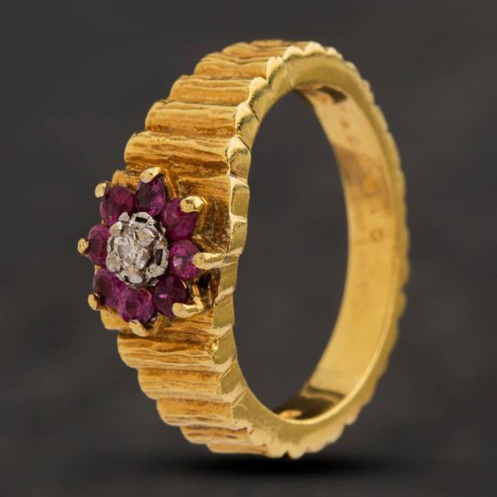 Second Hand Vintage 18ct Yellow Gold Ruby & Diamond Cluster Ring 4112315