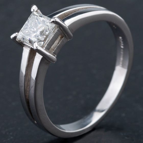Second Hand 18ct White Gold Princess Cut Diamond Solitaire Ring 4112919