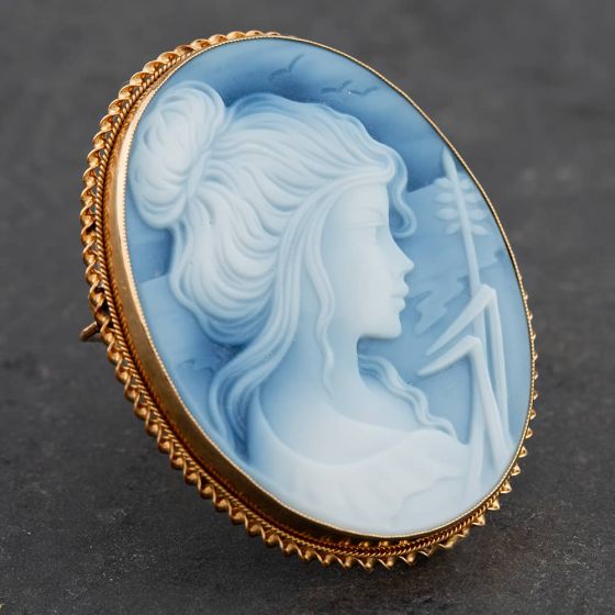 Second Hand 9ct Yellow Gold Cameo Oval Blue & White Brooch 4113078