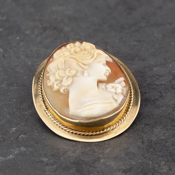 Second Hand Vintage 9ct Yellow Gold Cameo Plain Oval Brooch 41131091