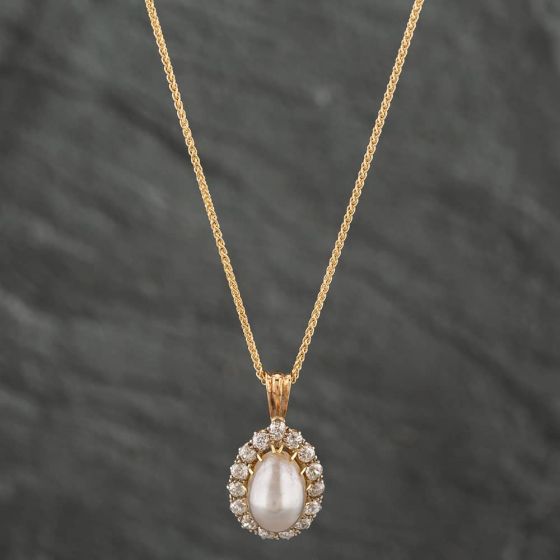 Second Hand Vintage Two Colour Gold Pearl & Diamond Pear Shape Cluster Pendant & 18 Inch Spiga Chain 41141276