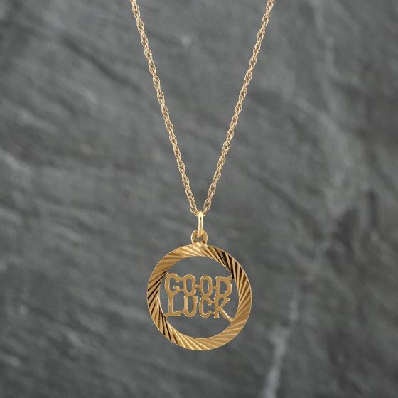 Second Hand 9ct Yellow Gold Round Good Luck Pendant & 22 Inch Prince Of Wales Chain 41141657