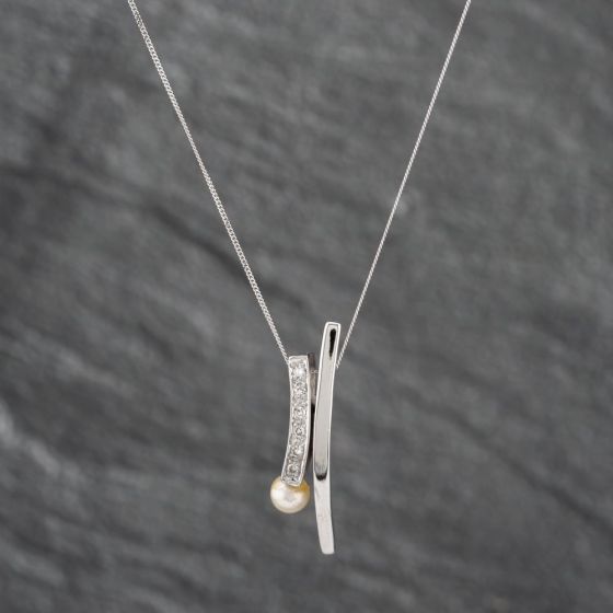 Second Hand 18ct White Gold Diamond & Pearl Crossover Gemstone Loose Pendant 41141982