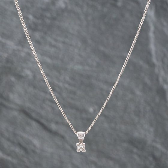Second Hand 9ct White Gold Diamond Pendant & 20 Inch Curb Chain 41142086
