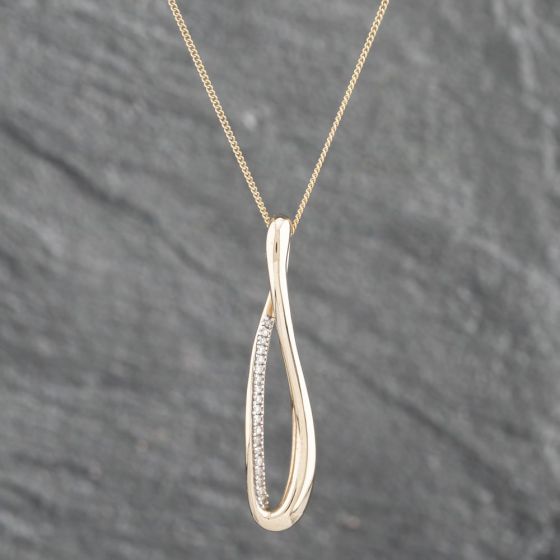 Second Hand 9ct Yellow Gold Brilliant Cut Diamond Long Twist Three Stone Bar Pendant & 18 Inch Curb Chain 41142182