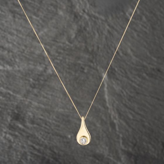 Second Hand 18ct Yellow Gold 0.33ct Brilliant Cut Diamond Set Pendant & 18 Inch Curb Chain 41142286