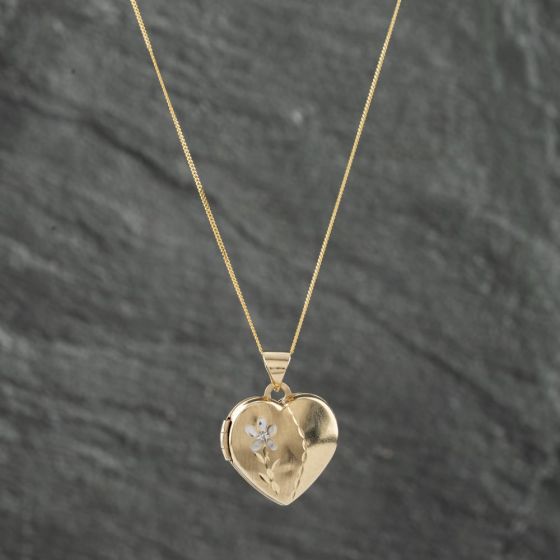 Second Hand 9ct Yellow Gold Heart Shaped Engraved Flower Locket Pendant & 18 Inch Curb Chain 41142344