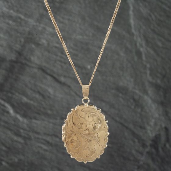 Second Hand 9ct Yellow Gold Large Scollop Edge Hand Engraved Locket Pendant & 16 Inch Curb Chain 41142348