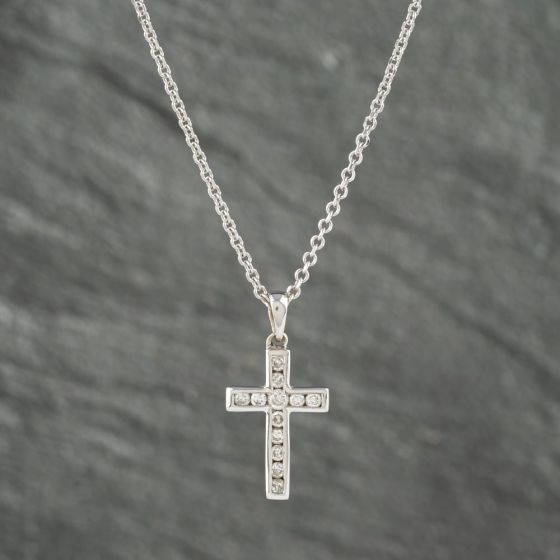 Second Hand 18ct White Gold 0.33ct Diamond Cross Pendant & 18 Inch Belcher Chain 41142457