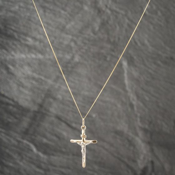 Second Hand 9ct Two Colour Gold Crucifix Cross Pendant & 18 Inch Curb Chain 41142480