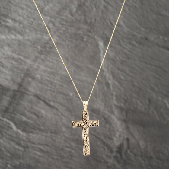 Second Hand 9ct Yellow Gold Scroll Engraved And Bark Textured Cross Pendant & 18 Inch Curb Chain 41142598