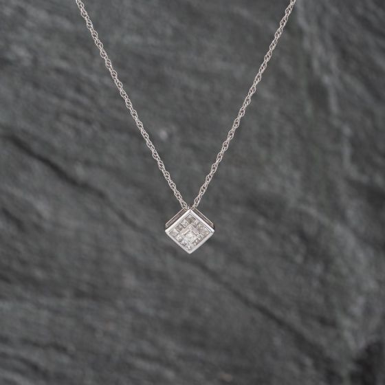 Second Hand 9ct White Gold Princess Cut Diamond Pendant & 18 Inch Prince Of Wales Chain 41142663
