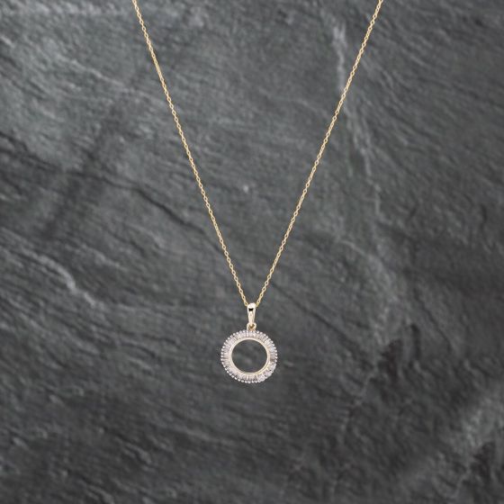 Second Hand 9ct Yellow Gold Diamond Open Circle Pendant & 18 Inch Trace Chain 41142664