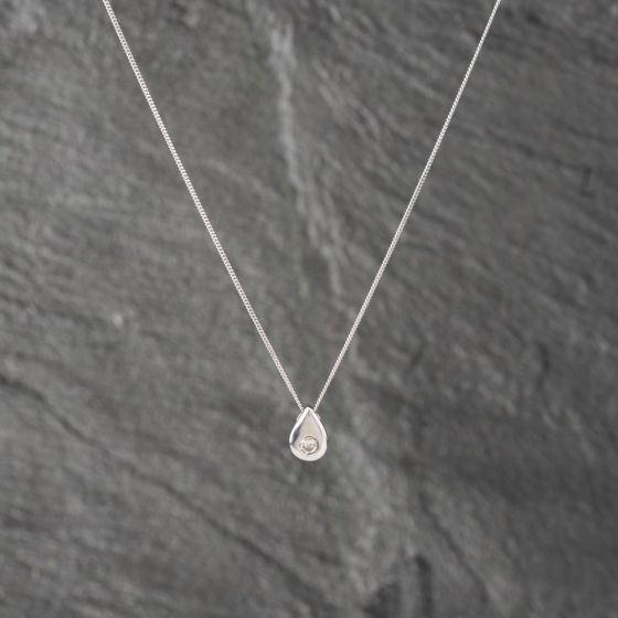 Second Hand 9ct White Gold Diamond Teardrop Pendant & 18 Inch Curb Chain 41142694